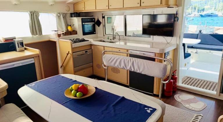 Charming boat with patio | Dogs allowed — photo 3