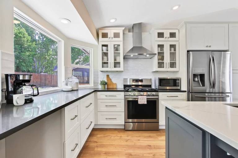 Child-friendly vacation home with barbecue & yard | Pet-friendly — photo 3
