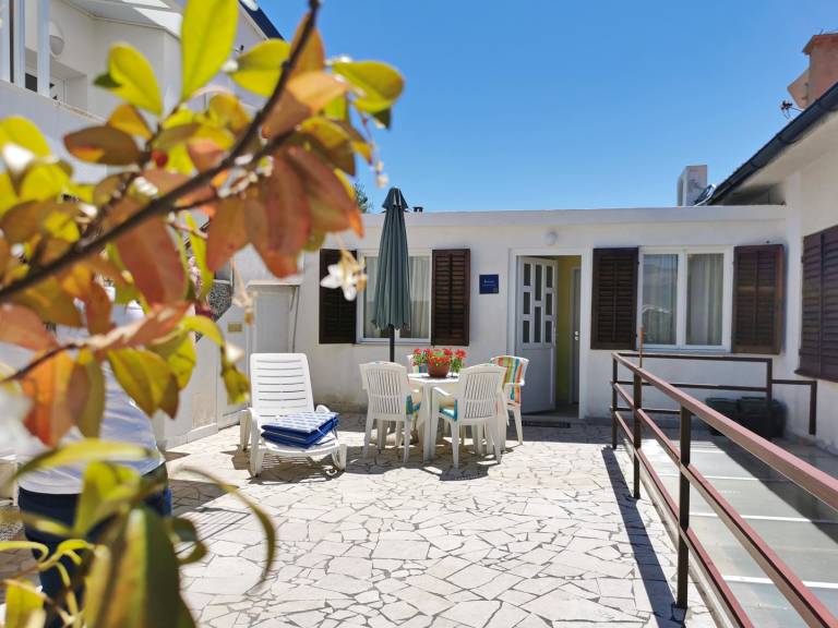 Holiday apartment with garden, barbecue & terrace — photo 4