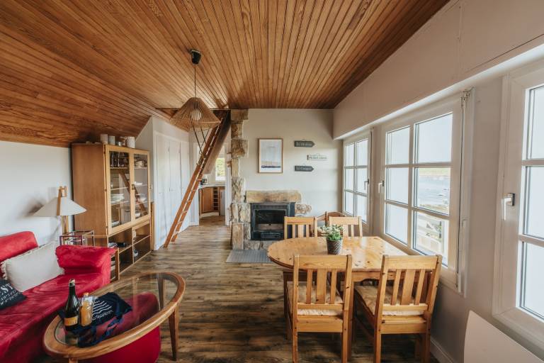 Vacation home with barbeque & yard | Sea view | Beach nearby | Pets allowed — photo 3