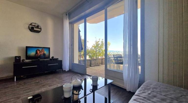 Lovely rental apartment with terrace | Pet-friendly in Neuvecelle