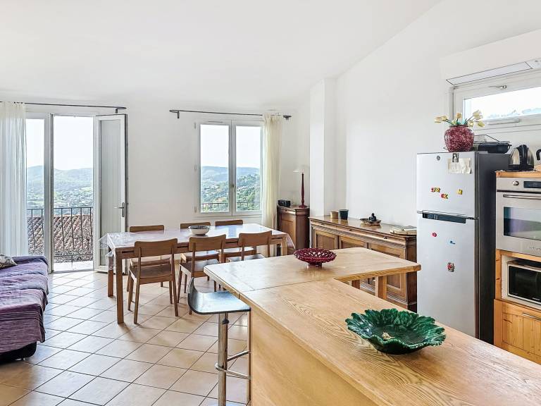 House with 1 room for 6 persons in Toulon