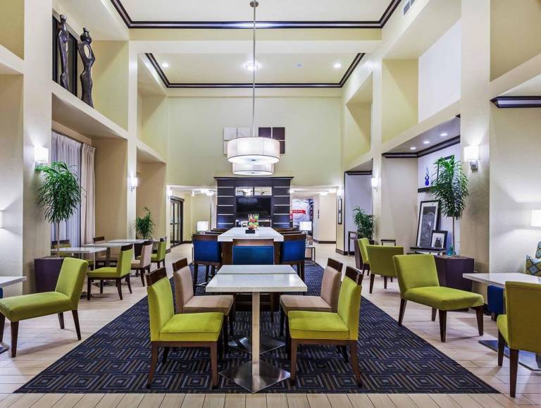 Hampton Inn & Suites Lake Jackson-Clute — photo 3