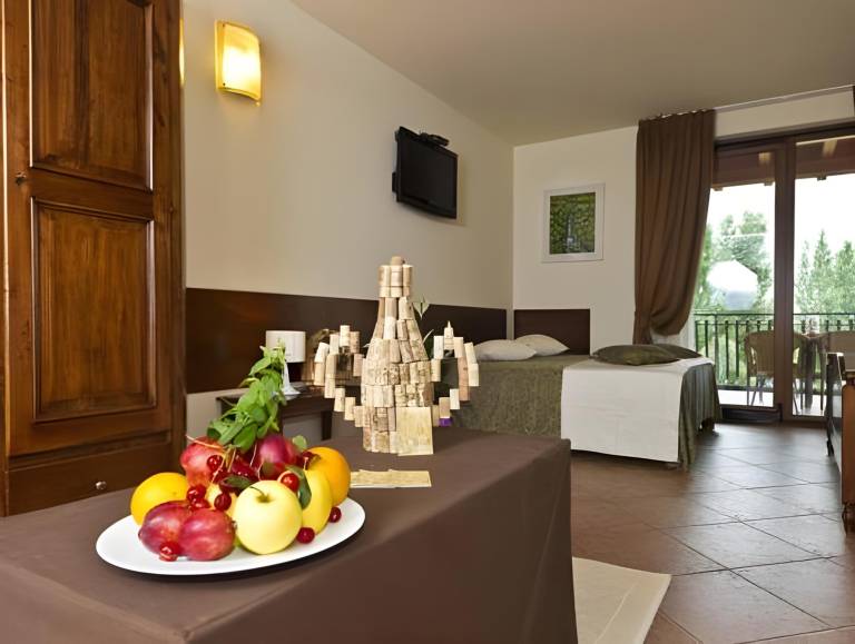 Serviced apartment with patio, yard & pool | Pets are welcome — photo 2