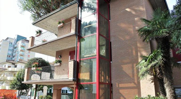 Apartment with terrace & yard — photo 3