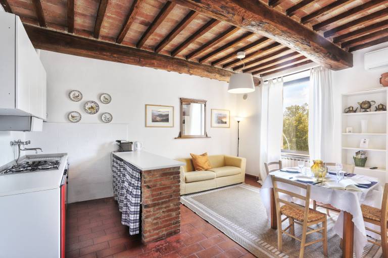 Villa & Fattoria di Radi: Junior Apartment Drago - from 2 to 4 people - air conditioned, wify, pool