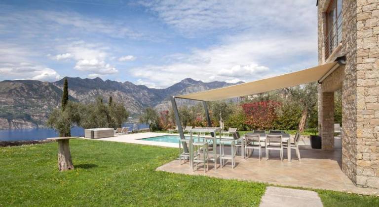 Villa with pool & hot tub — photo 5