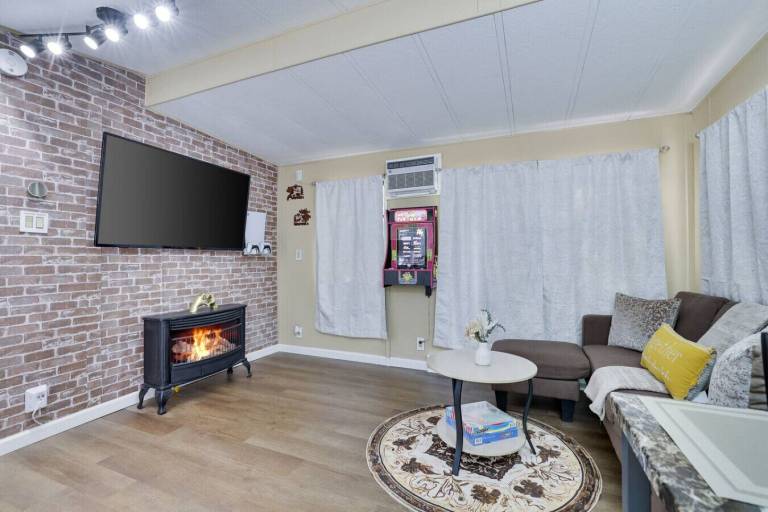 Cabin  Roaring Brook Township