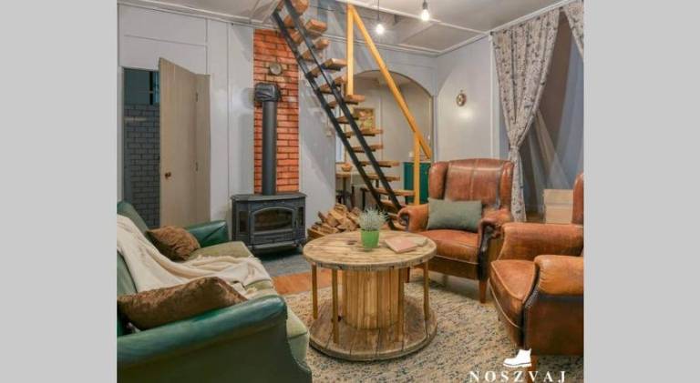 Chalet with BBQ & terrace | Pets allowed in Eger