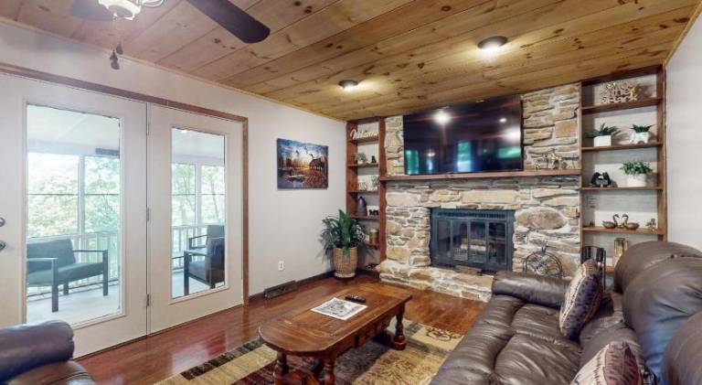 Vacation home with jacuzzi | Pets are welcome in Helen, GA