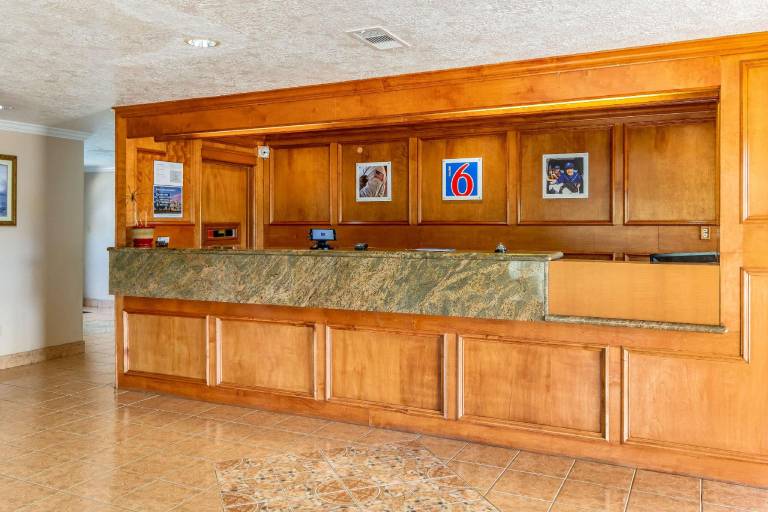 Motel 6 Alvin, TX — photo 5