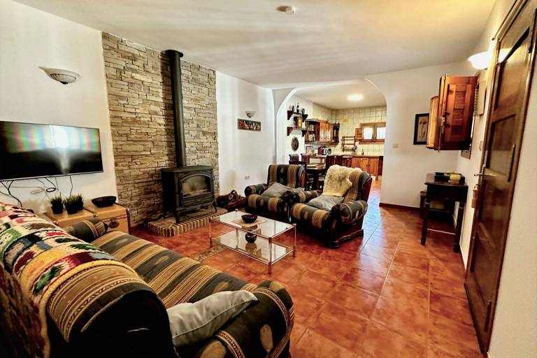 Fully equipped beautiful house with private pool, yard & patio | Nature view | Pets allowed — photo 3