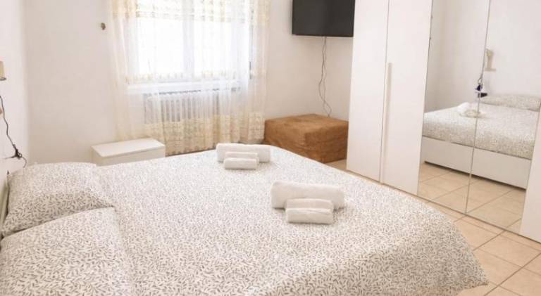 Rental apartment with 1 room for 3 persons in Malgrate