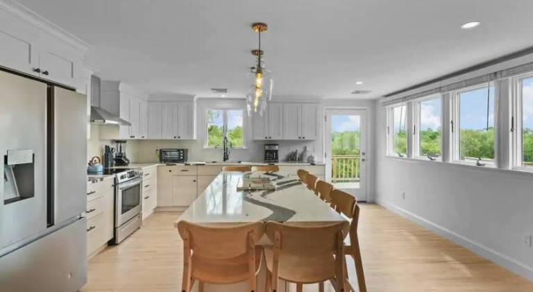 House with jacuzzi in Middletown, RI