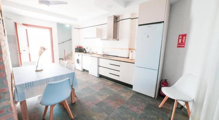 Holiday apartment with patio & yard — photo 3