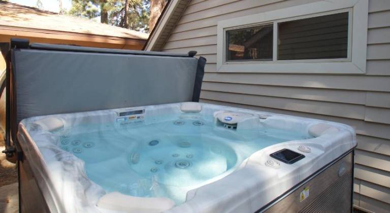 Boulder Bay Bungalow - Updated mountain retreat with hot tub, game table, and sauna! — photo 5