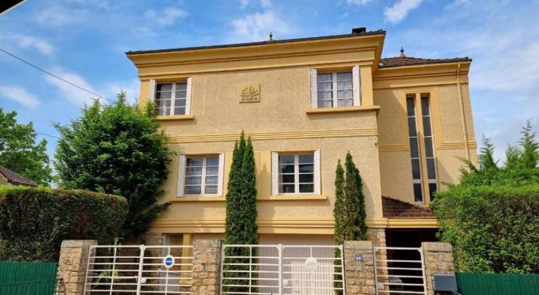 Rental apartment with yard & barbeque in Sarlat-la-Canéda