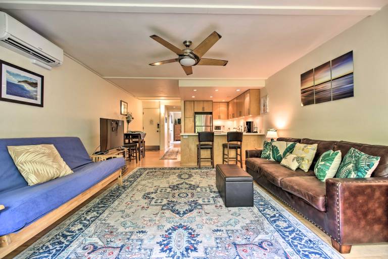 Comfy Tropical Condo w Pool Walk to Beach