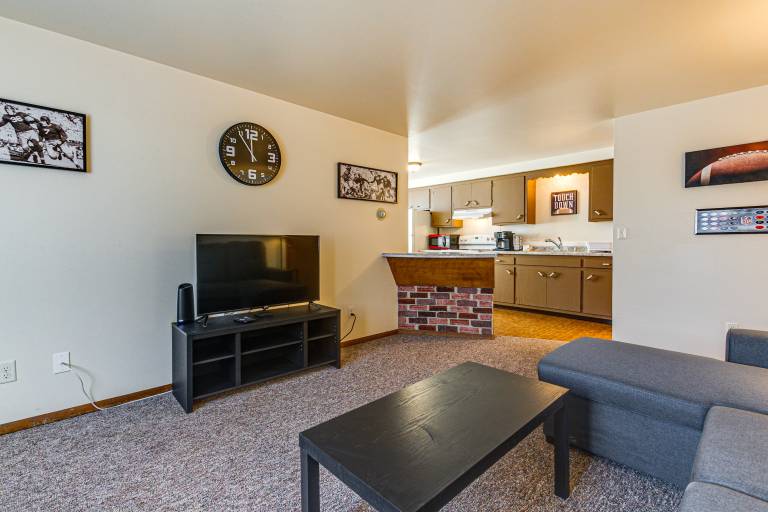 2 Mi to Dwtn Green Bay: Ideally Located Townhome! — photo 5
