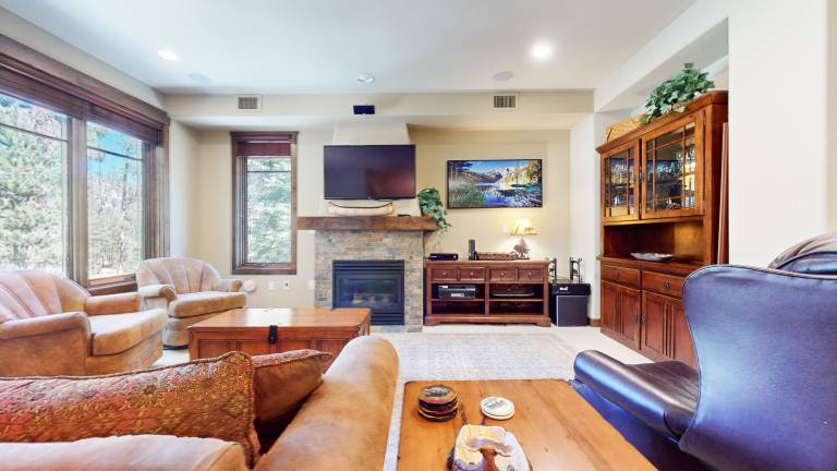 Condo with hot tub, BBQ & sauna | Mountain view in Mammoth Lakes, CA
