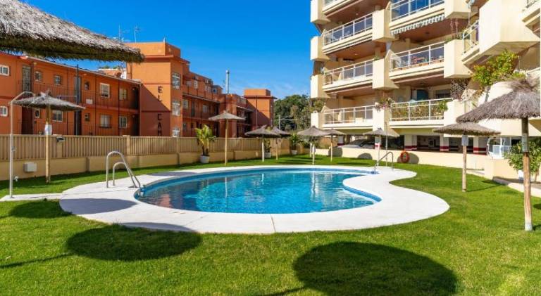 Apartment with pool — photo 3