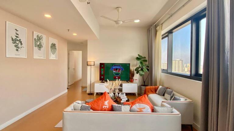 Apartment with pool & jacuzzi | Suitable for remote work | Pets allowed in New Town, ND