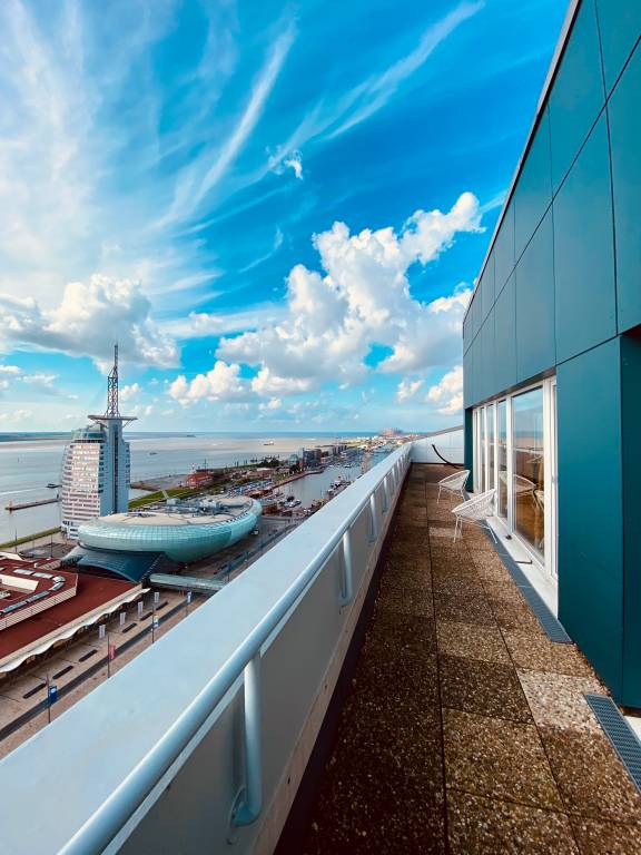 COAST HOUSE Sky Suite