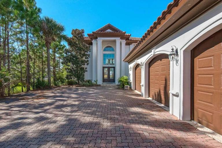 House with barbecue & private pool | Lake view — photo 5
