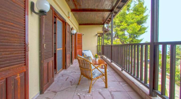 Villa with 5 rooms for 14 persons — photo 5