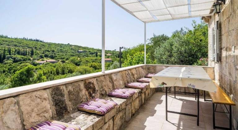 Vacation home with pool, garden & terrace — photo 5