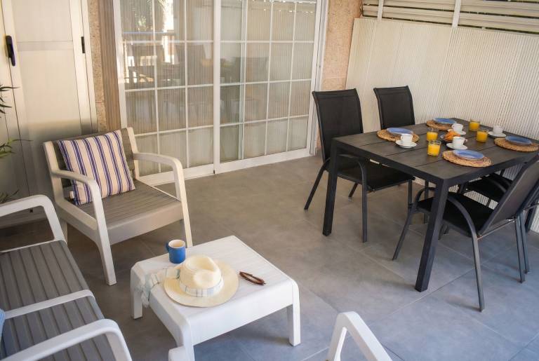 Family-friendly apartment with fast internet & terrace | Sea view | Next to the beach | Perfect for remote work | Pets are welcome — photo 3