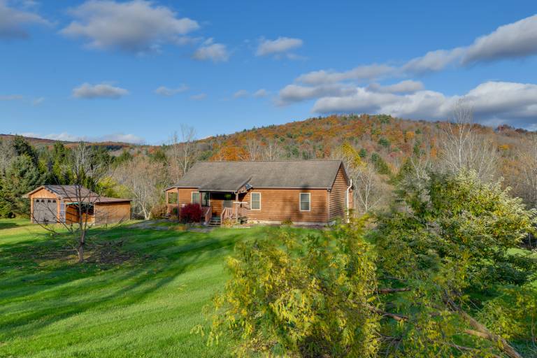 Romantic Afton Escape w Fire Pit & Scenic Views