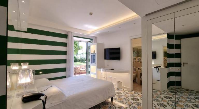 Hotel Alpha — photo 2