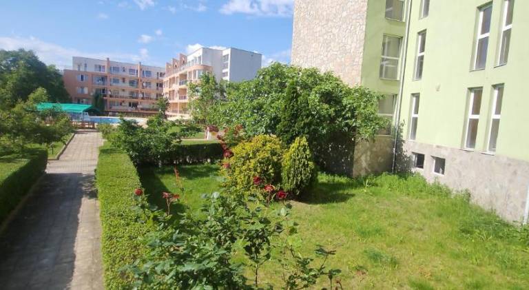 Apartment with private pool & patio — photo 4