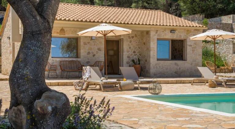 Βίλα Αντίπαξοι