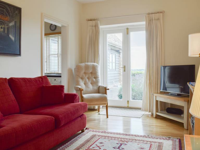Family-oriented charming cottage with garden | River view | Pets are welcome — photo 2