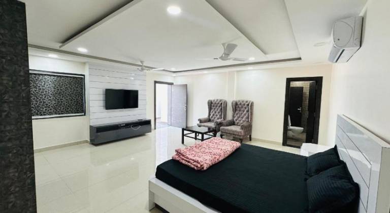 Spacious 5BR penthouse — photo 2