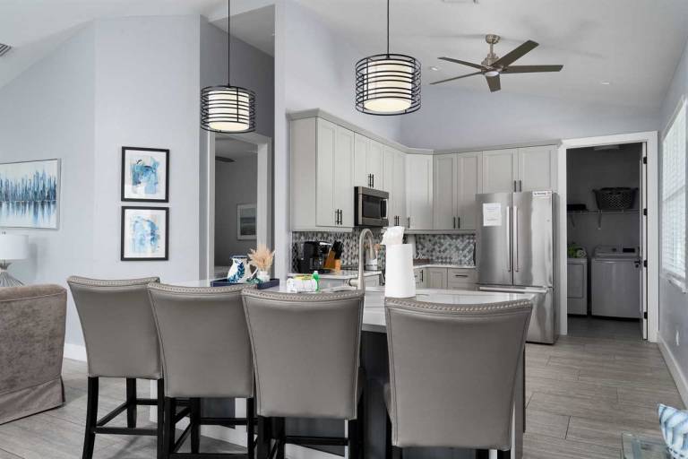 Fully equipped vacation home with private pool & barbecue | Beach nearby | Pets allowed — photo 4