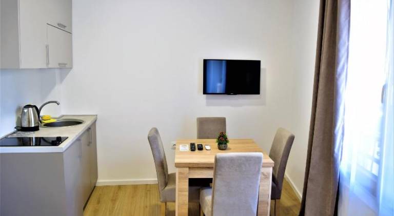 Apartment with patio & garden | Pets allowed — photo 3