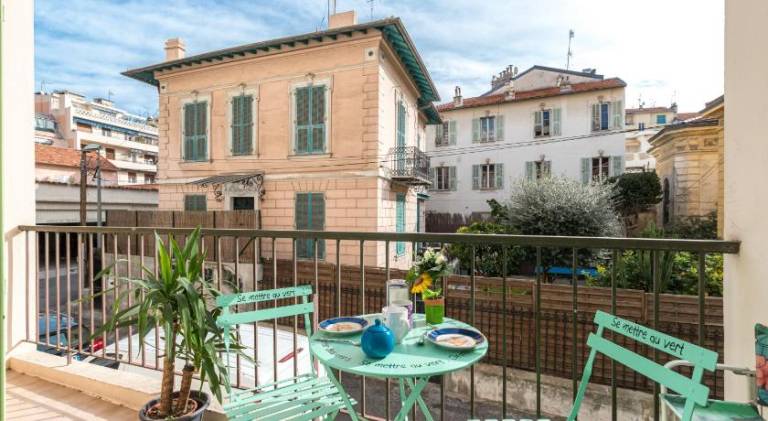 Beau 3 pieces, 7 pers, 2 terrasses, centre, calme, securite — photo 3