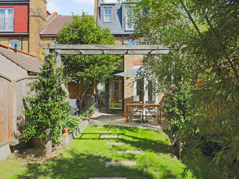 Family Home Whitton Green Oasis Pass The Keys
