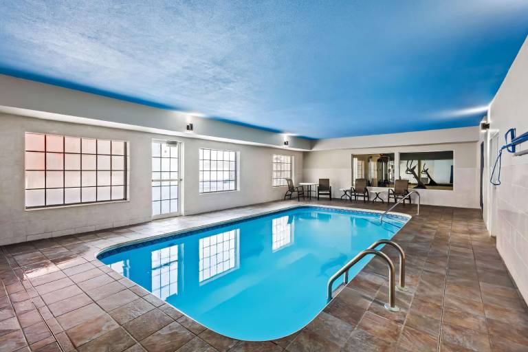 Best Western Fort Wayne Inn & Suites North — photo 2