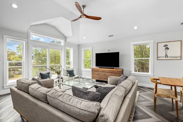 Family-oriented wonderful vacation home with garden, fast internet & barbecue | Sea view | Beach nearby | Pet-friendly — photo 4