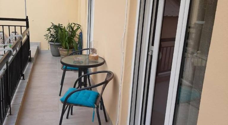 Rental apartment with yard — photo 3