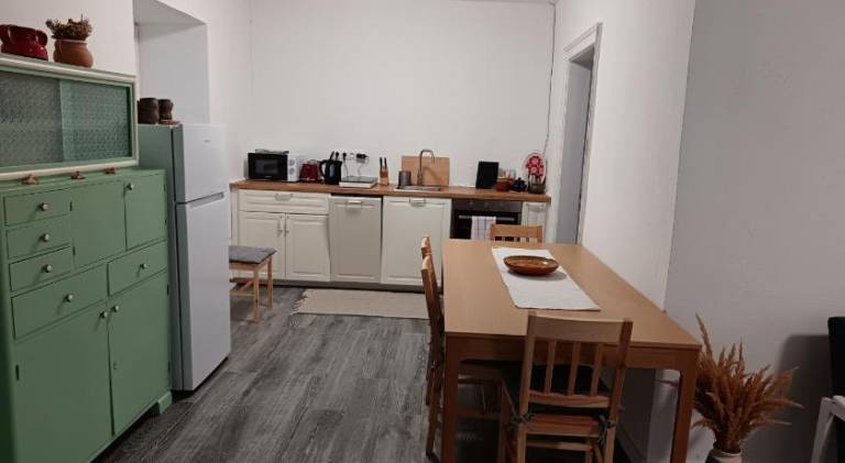 Rental apartment with terrace & yard — photo 4