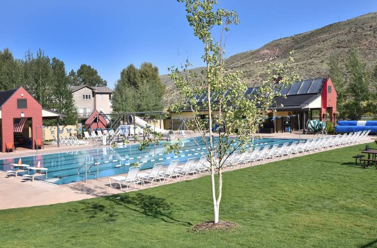 Child-friendly duplex with BBQ, jacuzzi & yard | Mountain view | Suitable for remote work | Pets are welcome — photo 4