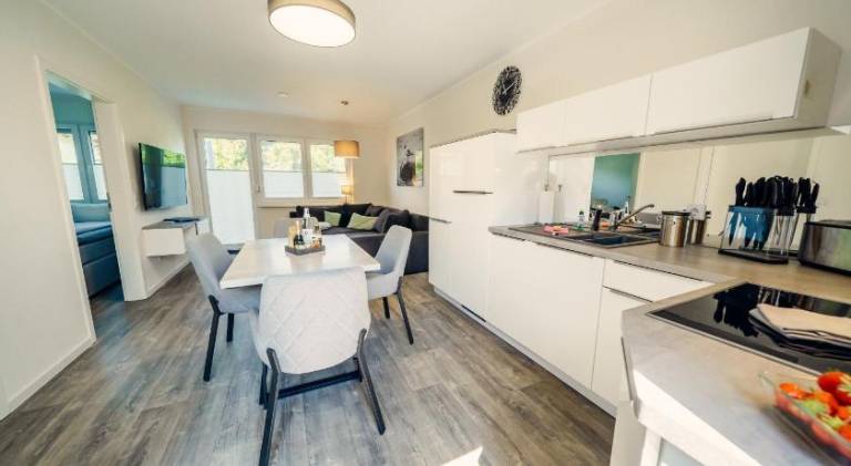 Nice rental apartment with barbecue, patio & yard | Next to the beach | Pets allowed — photo 3
