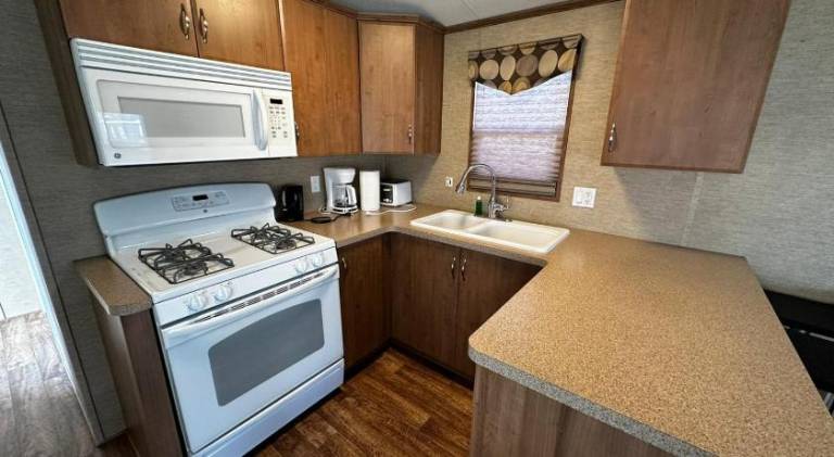 Lovely house with patio, grill & yard | Pets are welcome — photo 4