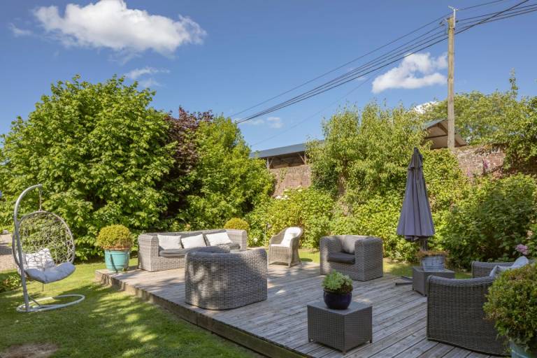 Family-oriented wonderful castle with barbeque, patio & yard | Pets allowed in Dieppe