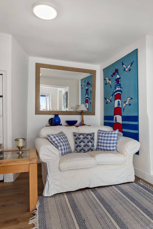 Family-friendly lovely cottage with yard & patio | Garden view | Close to the beach | Pets are welcome — photo 5